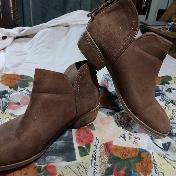 booties - Picture 2 of 3